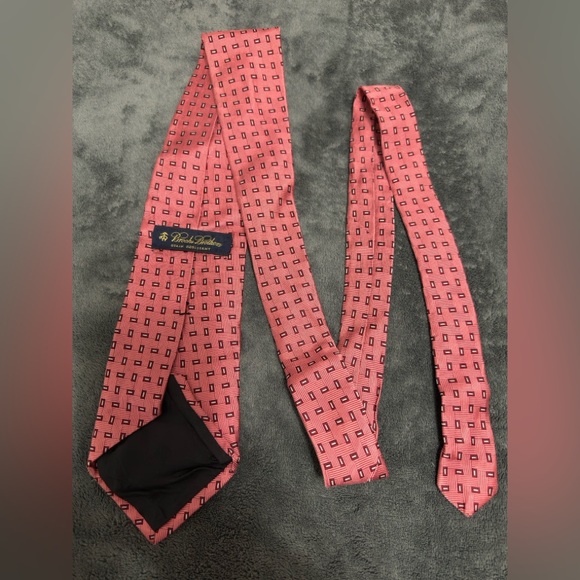 Brooks Brothers Pink and Black Geometric Tie - Picture 3 of 6